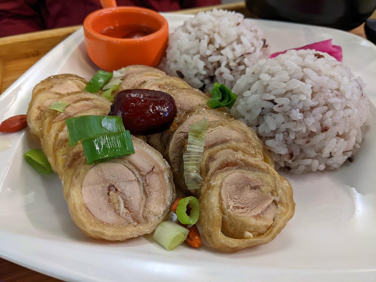 池上美食 豆腐豆包水煎包熱炒火鍋四神湯草粿甜點