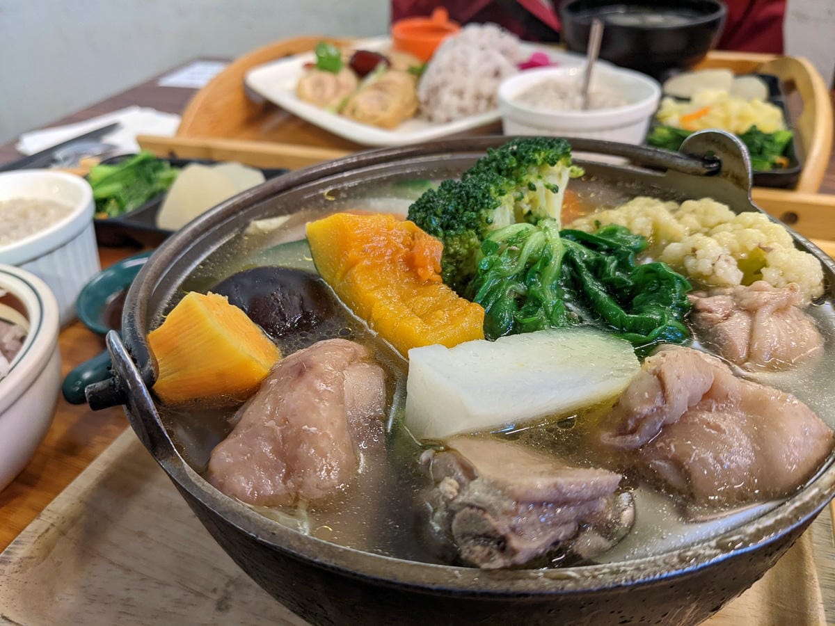 池上美食 豆腐豆包水煎包熱炒火鍋四神湯草粿甜點