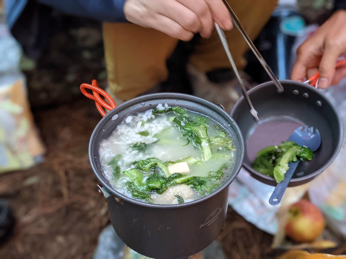 高山百岳多日爬山行動糧紀錄 即食飯糰洋芋片濃湯