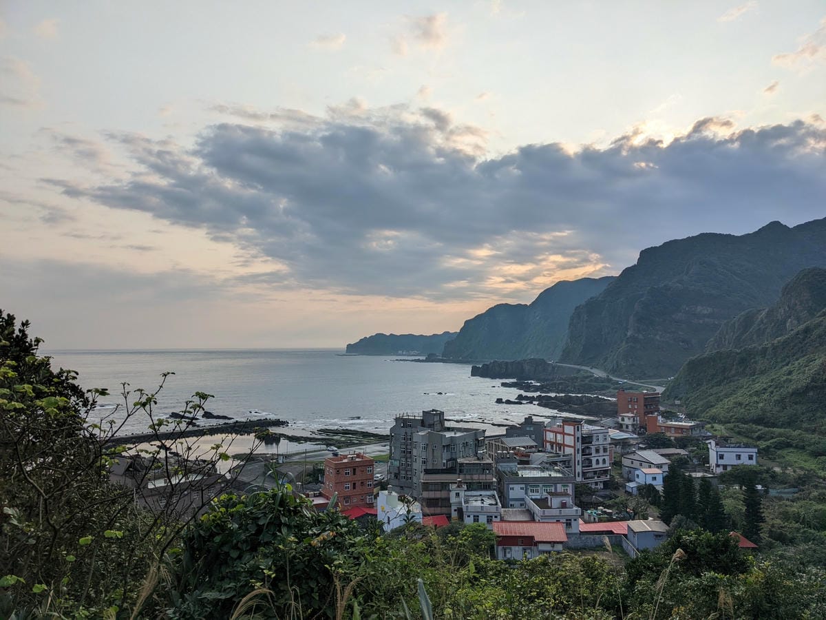 劍龍稜新路線 鋸齒稜茶壺山稜線縱走之繩索已拆