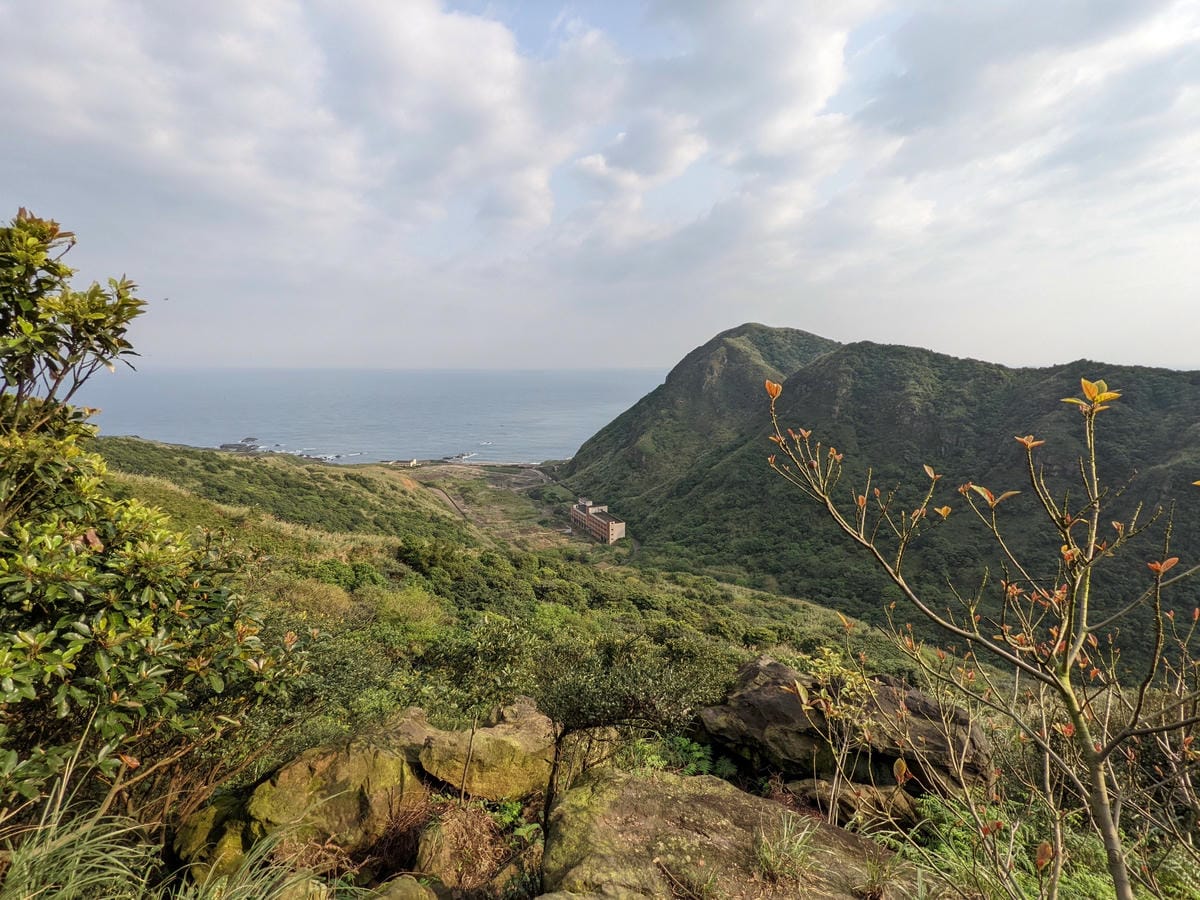 劍龍稜新路線 鋸齒稜茶壺山稜線縱走之繩索已拆