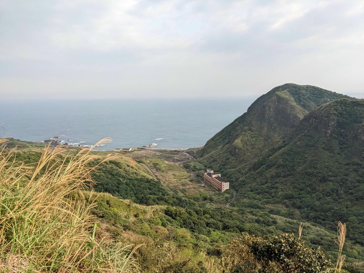 劍龍稜新路線 鋸齒稜茶壺山稜線縱走之繩索已拆