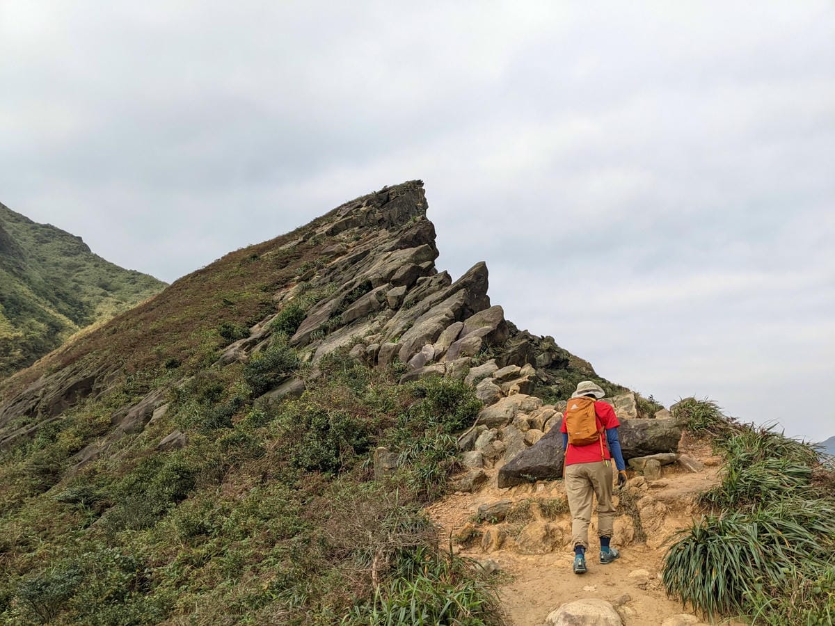 劍龍稜新路線 鋸齒稜茶壺山稜線縱走之繩索已拆