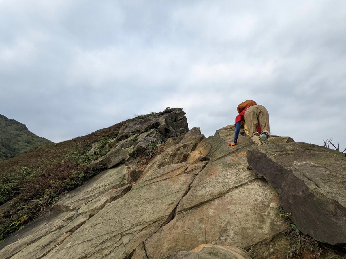 劍龍稜新路線 鋸齒稜茶壺山稜線縱走之繩索已拆