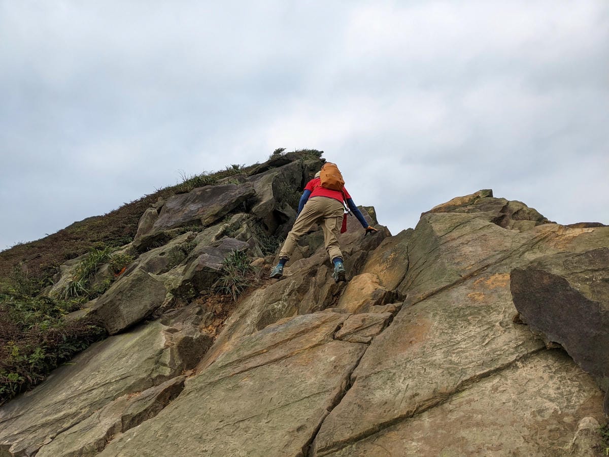 劍龍稜新路線 鋸齒稜茶壺山稜線縱走之繩索已拆