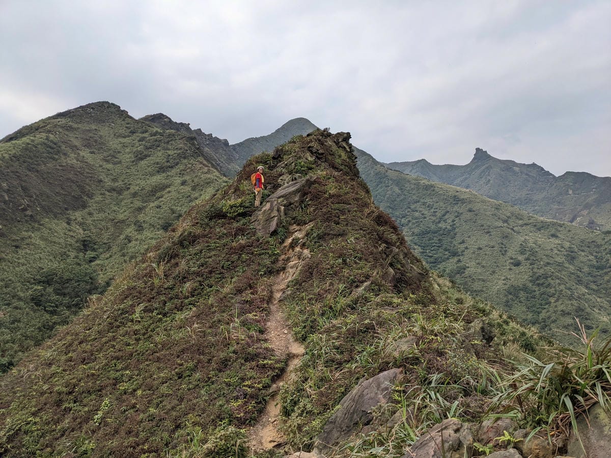 劍龍稜新路線 鋸齒稜茶壺山稜線縱走之繩索已拆