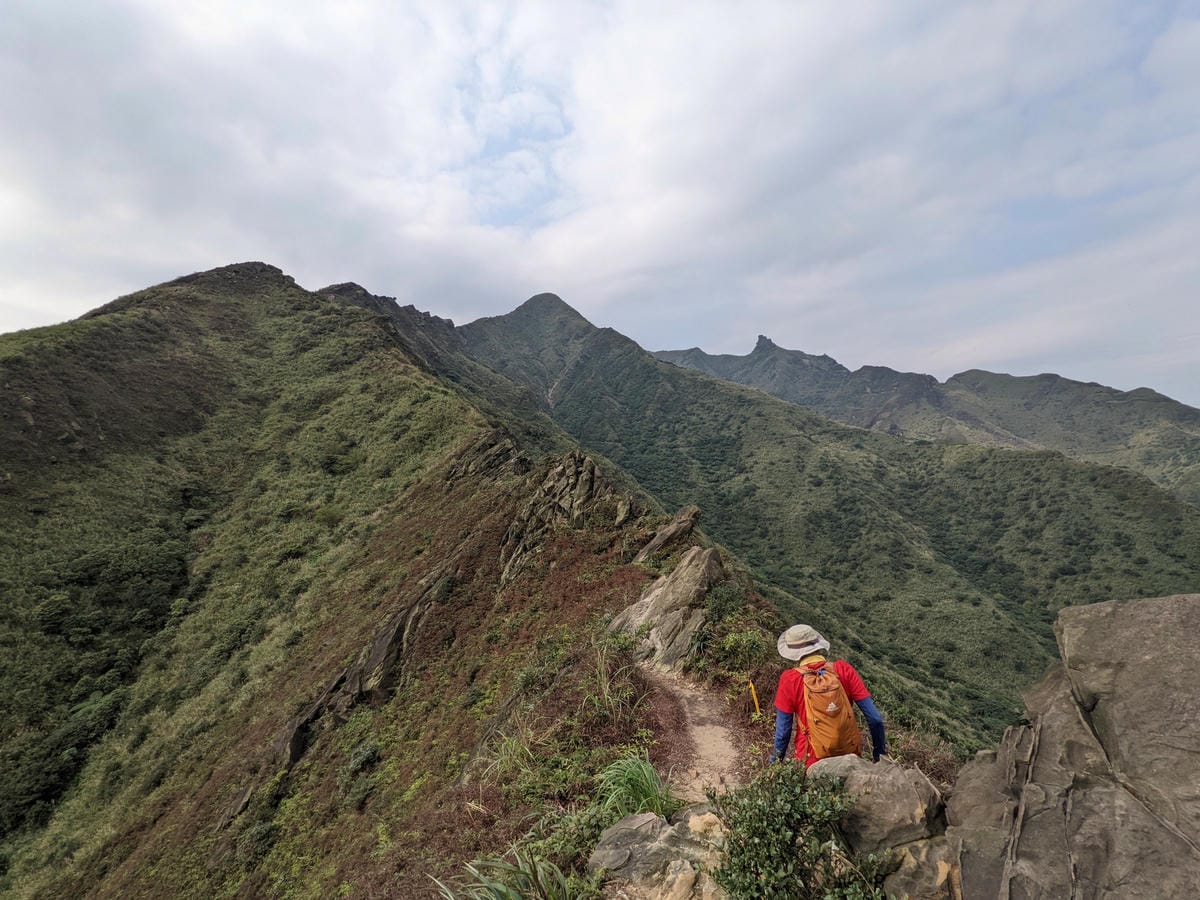 劍龍稜新路線 鋸齒稜茶壺山稜線縱走之繩索已拆