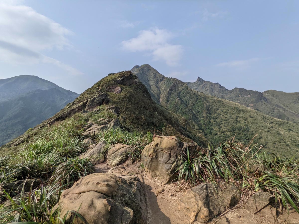 劍龍稜新路線 鋸齒稜茶壺山稜線縱走之繩索已拆