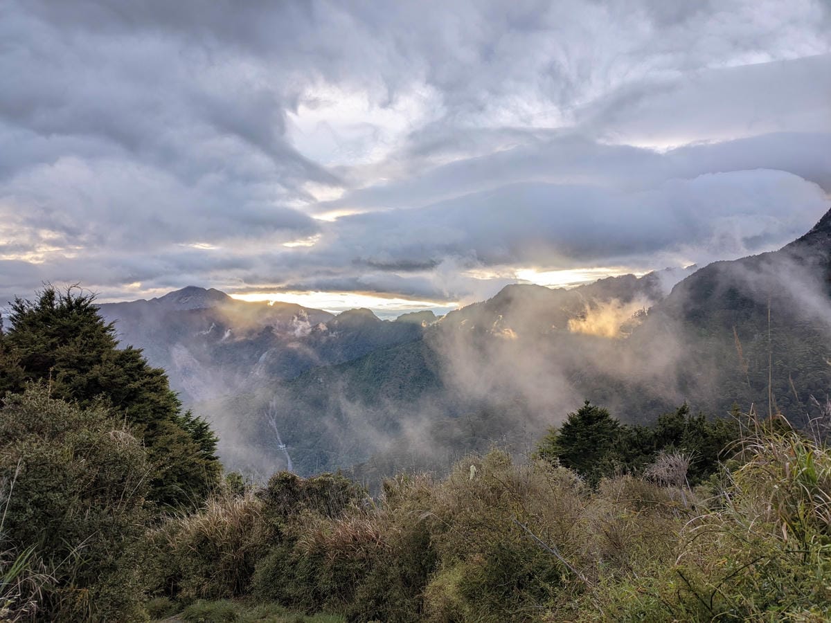 南橫三星庫哈諾辛山屋水源、訊號、屋況、好睡度