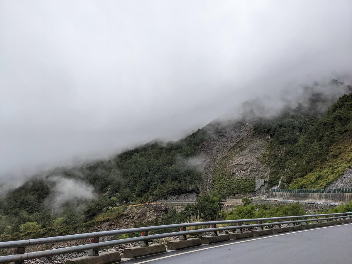 南橫F4 關山嶺山｜碎石坡走一步退兩步