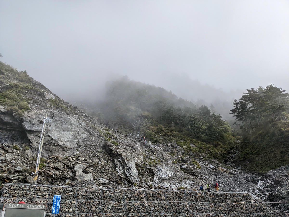 南橫F4 關山嶺山｜碎石坡走一步退兩步