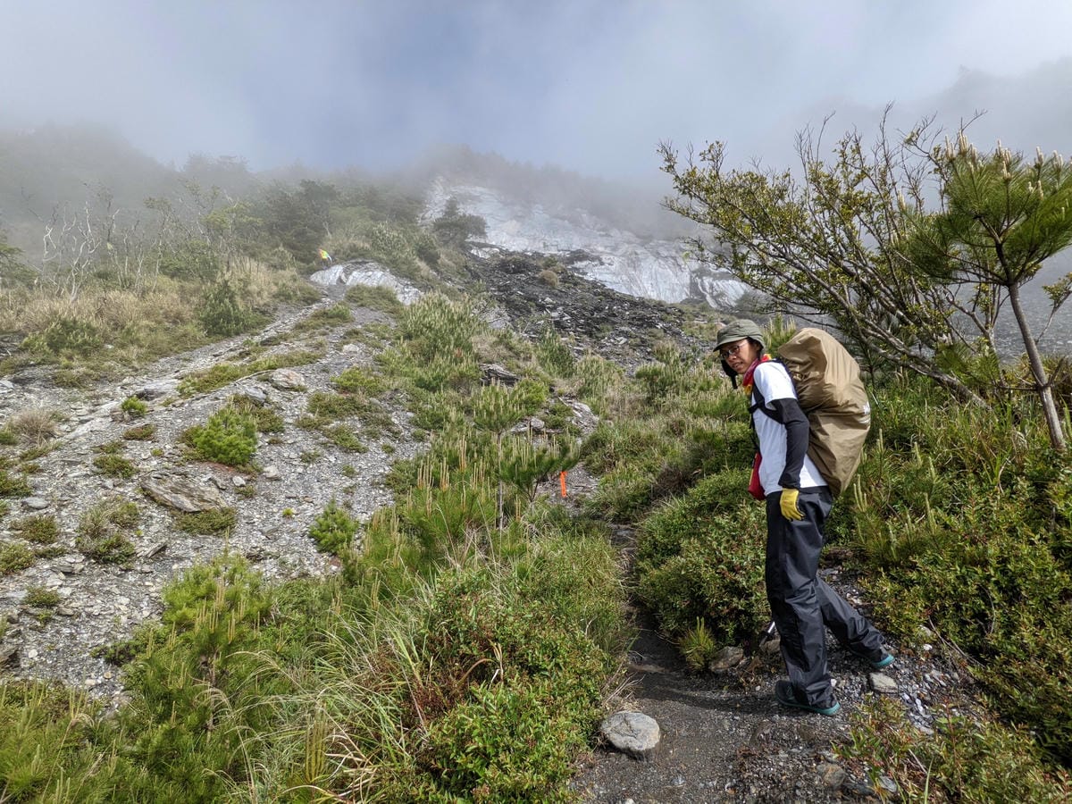 南橫F4 關山嶺山｜碎石坡走一步退兩步