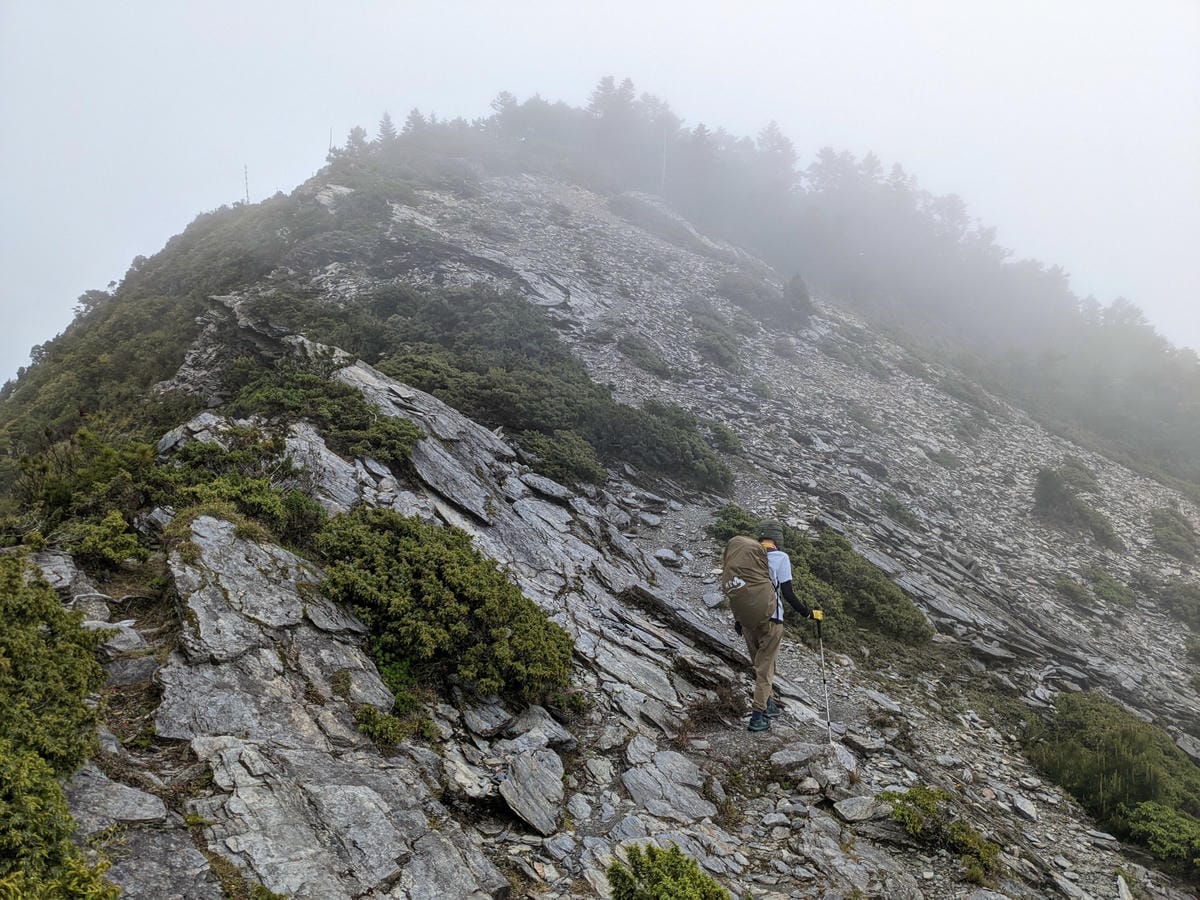 南橫F4 關山嶺山｜碎石坡走一步退兩步