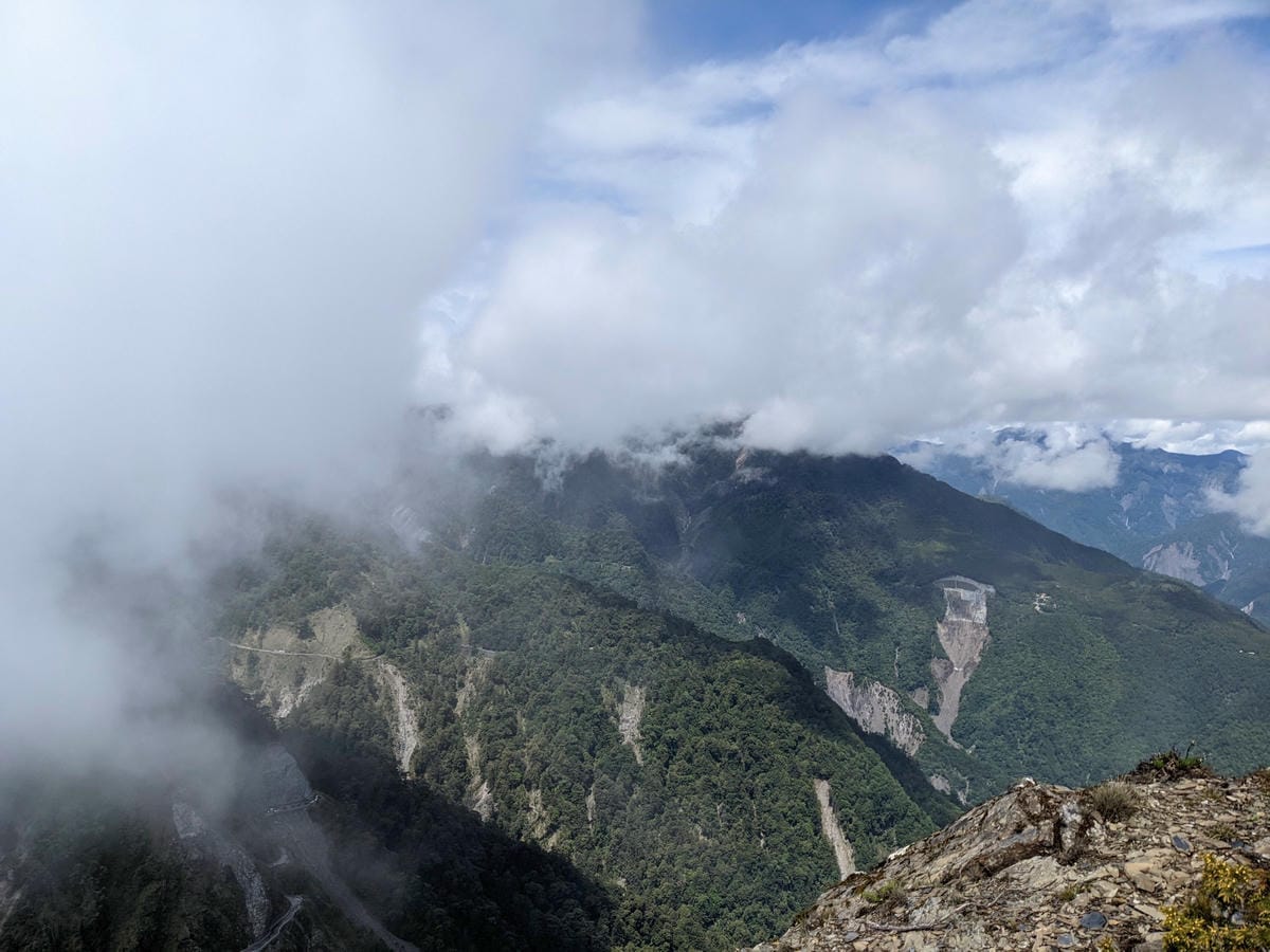 南橫F4 關山嶺山｜碎石坡走一步退兩步