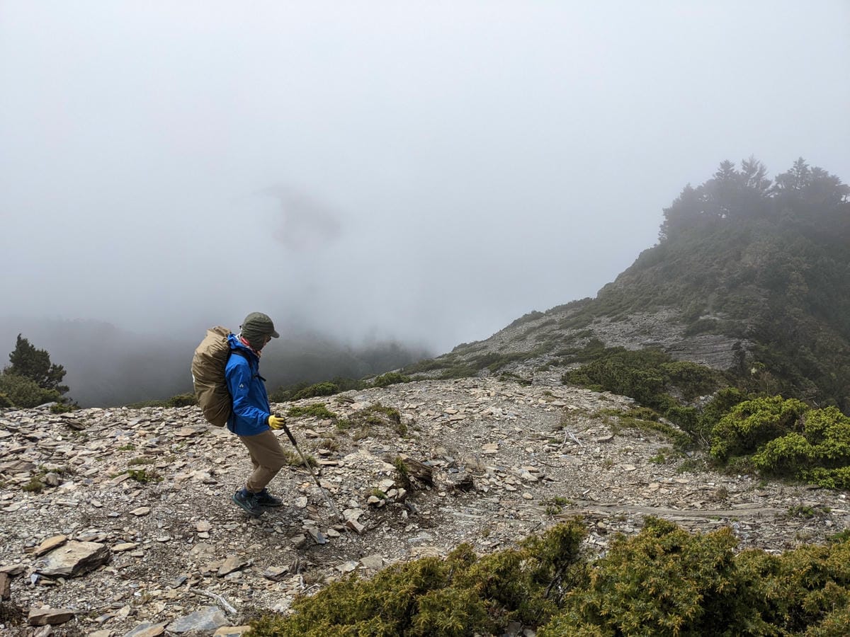 南橫F4 關山嶺山｜碎石坡走一步退兩步