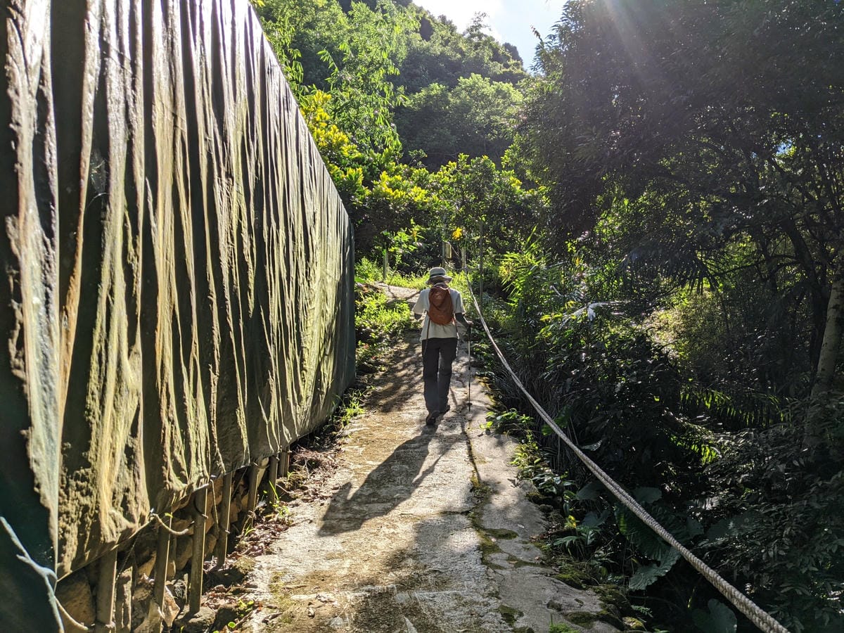 台北內湖 龍船岩非傳統的挑戰路線 迷你版五寮尖練腿推薦