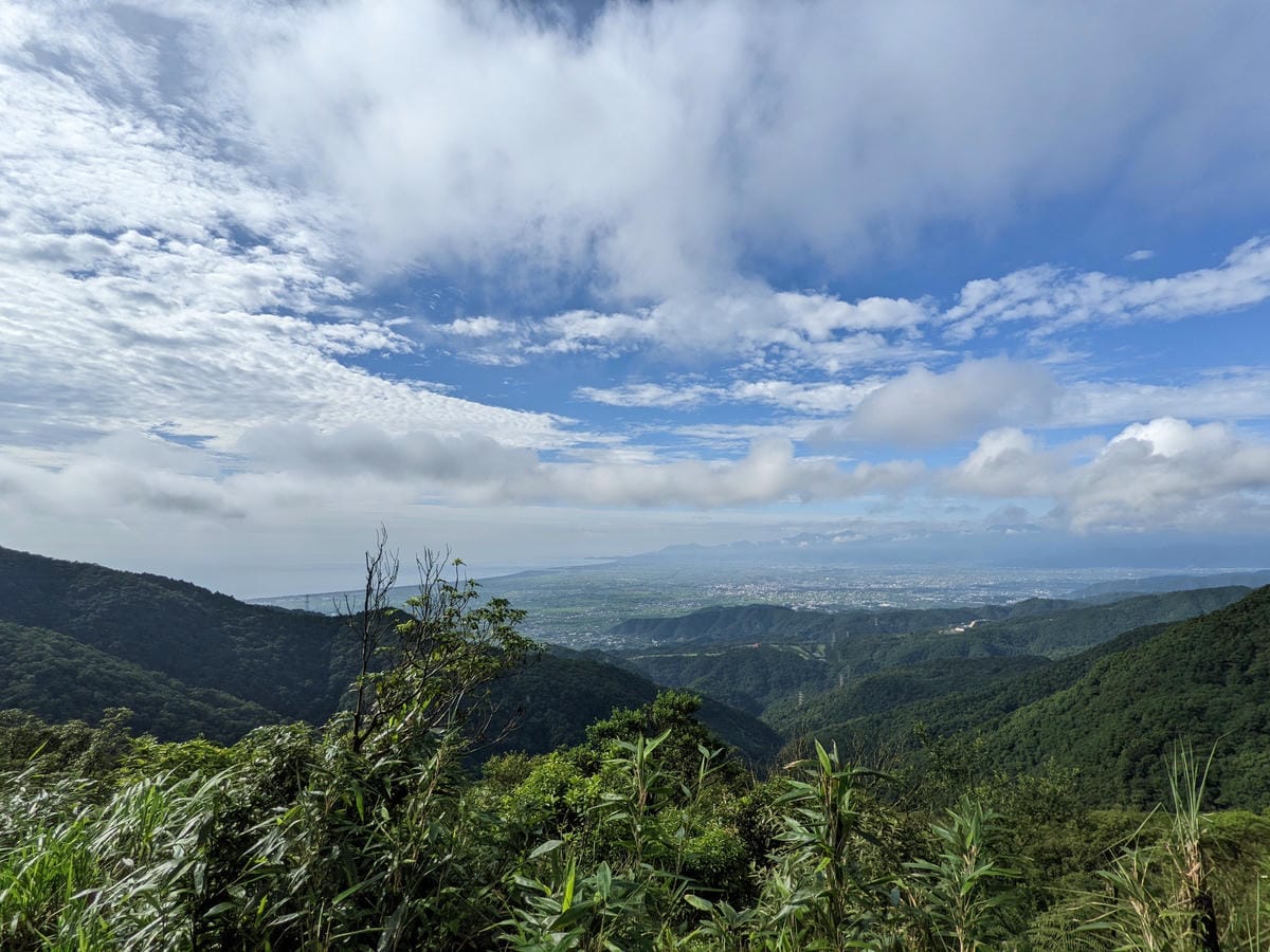 宜蘭抹茶山大景｜三角崙山群峰收小百岳順便成為泥娃娃