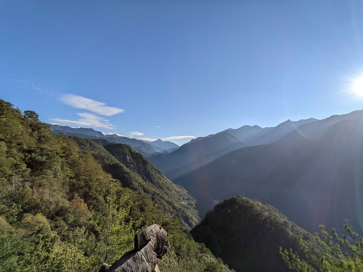 谷關七雄東卯山東南稜縱走德芙蘭｜石瀑攀爬沒有極限