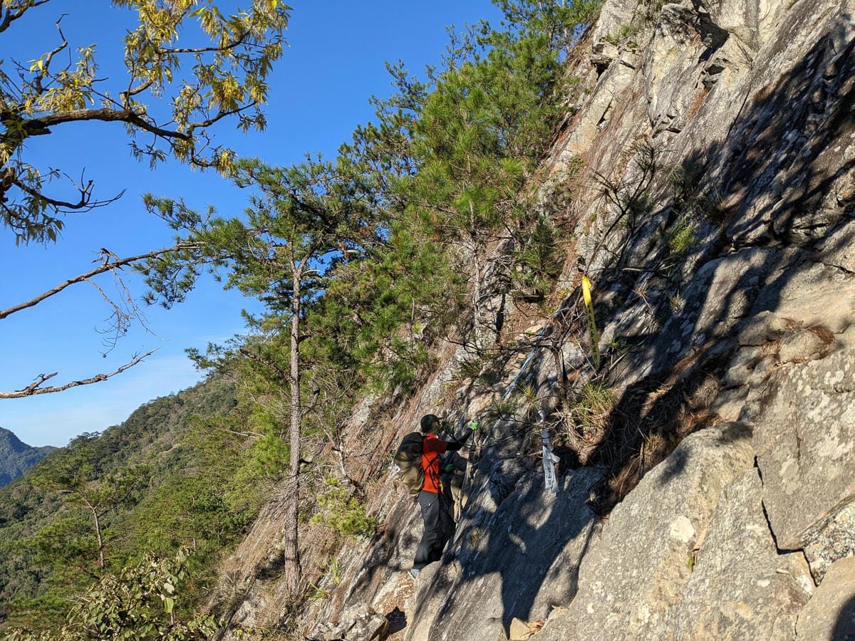 谷關七雄東卯山東南稜縱走德芙蘭｜石瀑攀爬沒有極限
