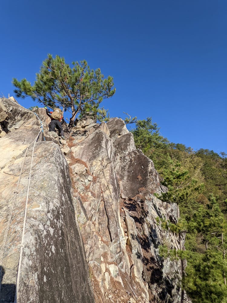 谷關七雄東卯山東南稜縱走德芙蘭｜石瀑攀爬沒有極限