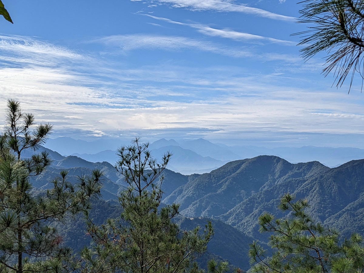谷關七雄東卯山東南稜縱走德芙蘭｜石瀑攀爬沒有極限