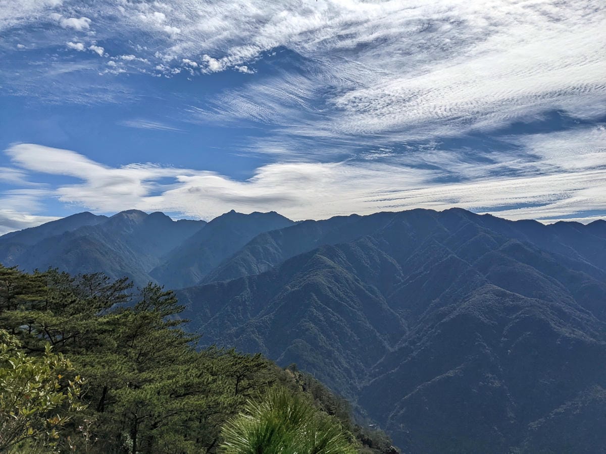 谷關七雄東卯山東南稜縱走德芙蘭｜石瀑攀爬沒有極限