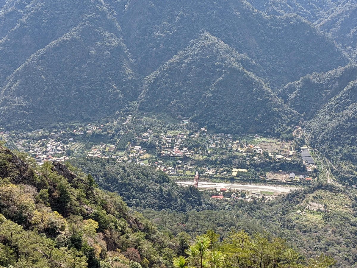 谷關七雄東卯山東南稜縱走德芙蘭｜石瀑攀爬沒有極限