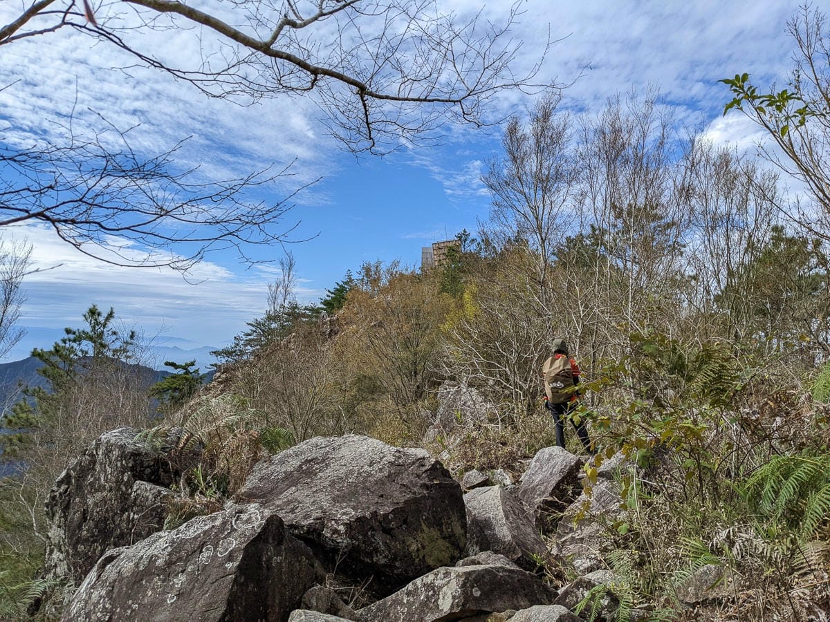 谷關七雄東卯山東南稜縱走德芙蘭｜石瀑攀爬沒有極限