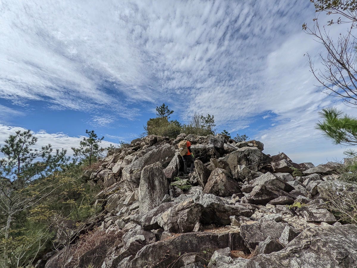 谷關七雄東卯山東南稜縱走德芙蘭｜石瀑攀爬沒有極限