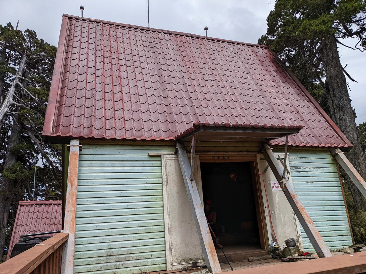 雪北山屋｜純粹黑與白童話小屋