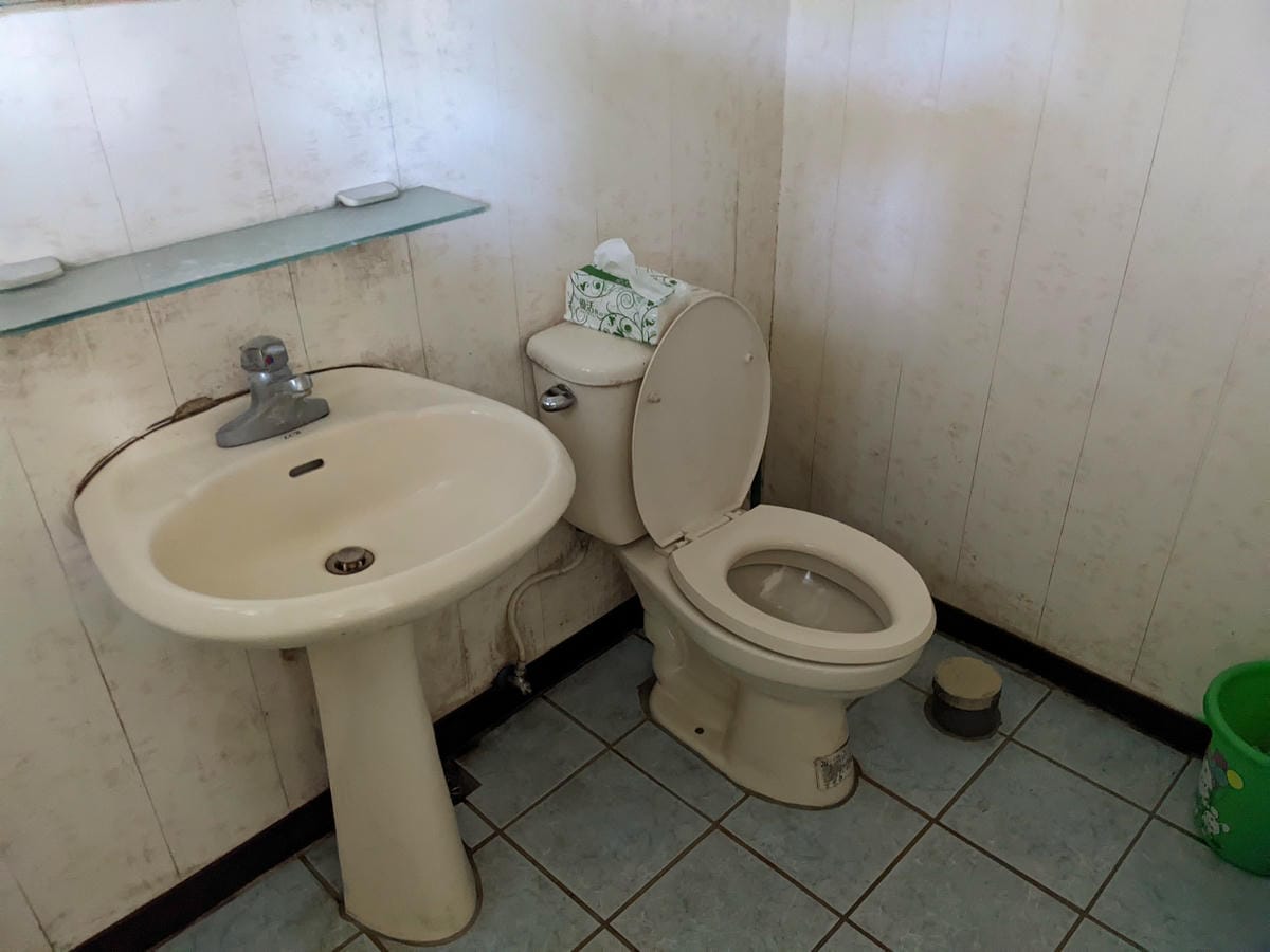 中橫四辣羊頭山住宿推薦｜慈恩隧道何家果園民宿