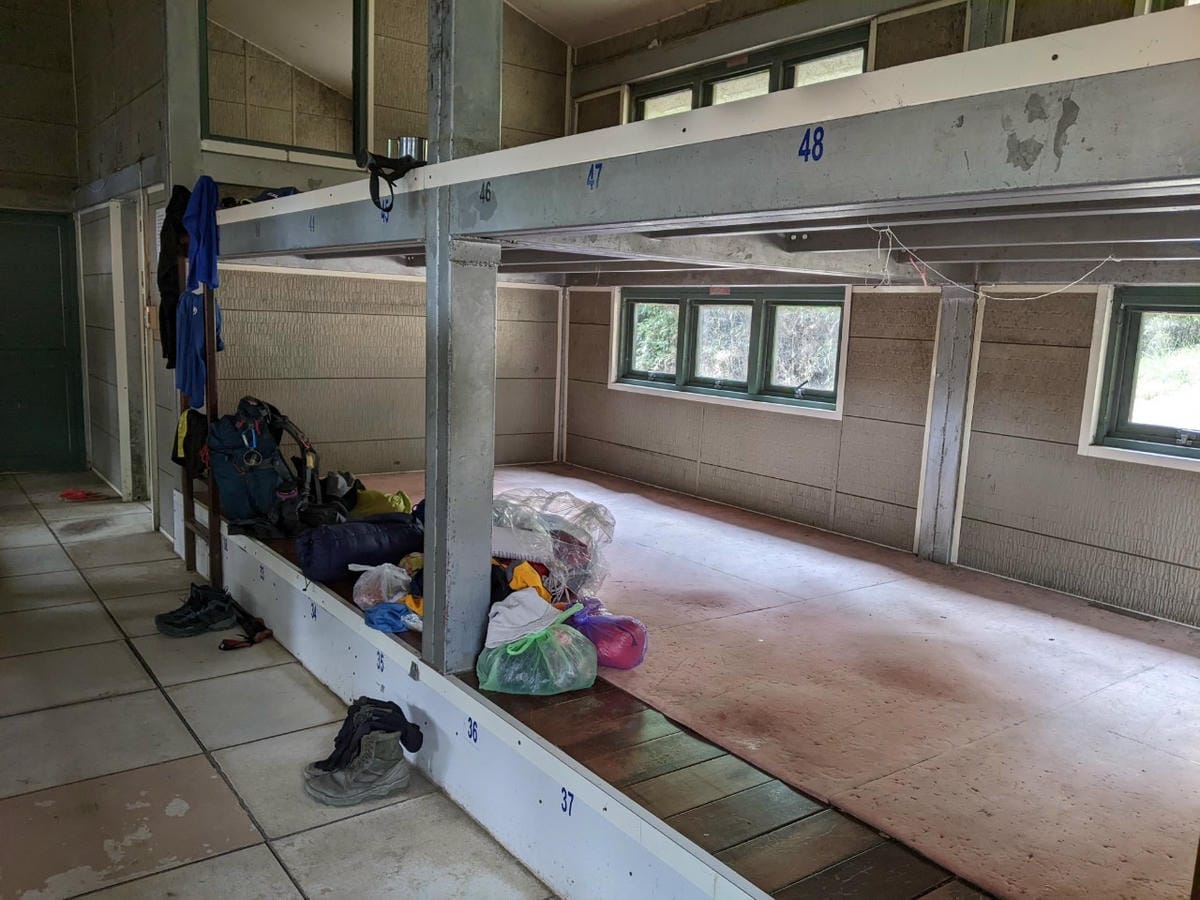 新雲稜山屋有水塔｜北一段南湖大山必經之地