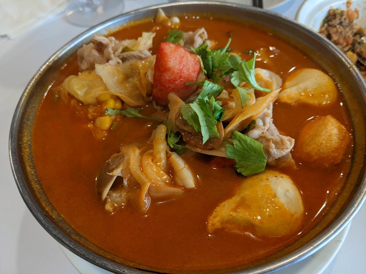 傲翔中泰料理永吉店