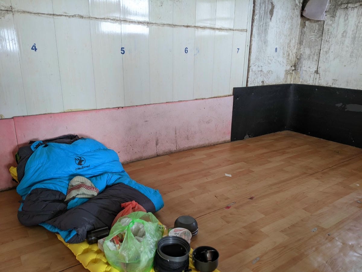 奇萊山屋|奇萊主北稜線山屋取水訊號床位整理 - 第3張圖 奇萊山屋|奇萊主北稜線山屋取水訊號床位整理