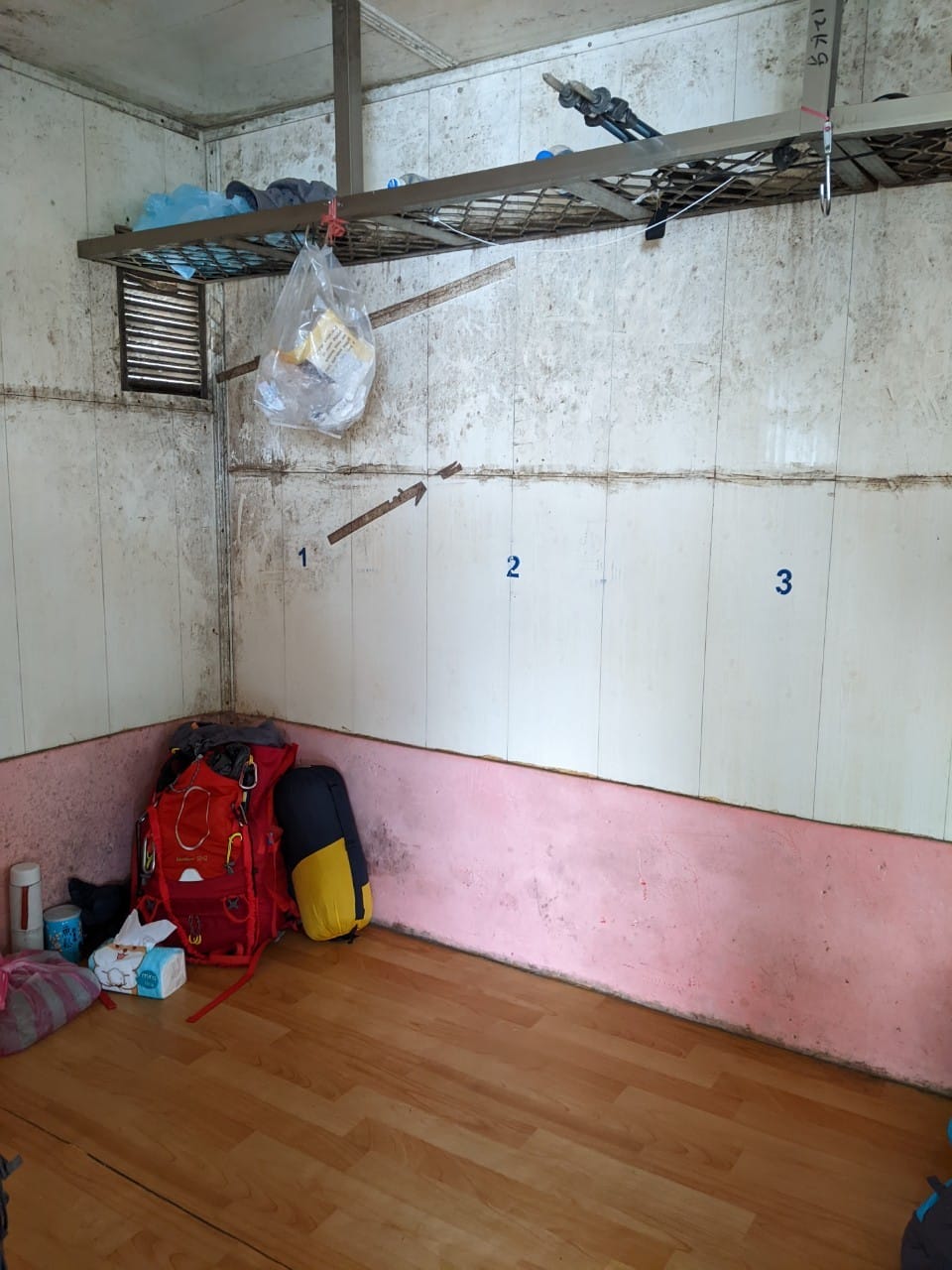 奇萊山屋|奇萊主北稜線山屋取水訊號床位整理 - 第8張圖 奇萊山屋|奇萊主北稜線山屋取水訊號床位整理