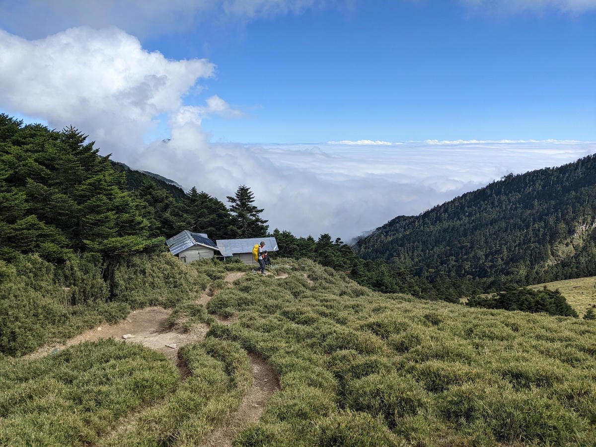 奇萊山屋|奇萊主北稜線山屋取水訊號床位整理 - 第7張圖 奇萊山屋|奇萊主北稜線山屋取水訊號床位整理