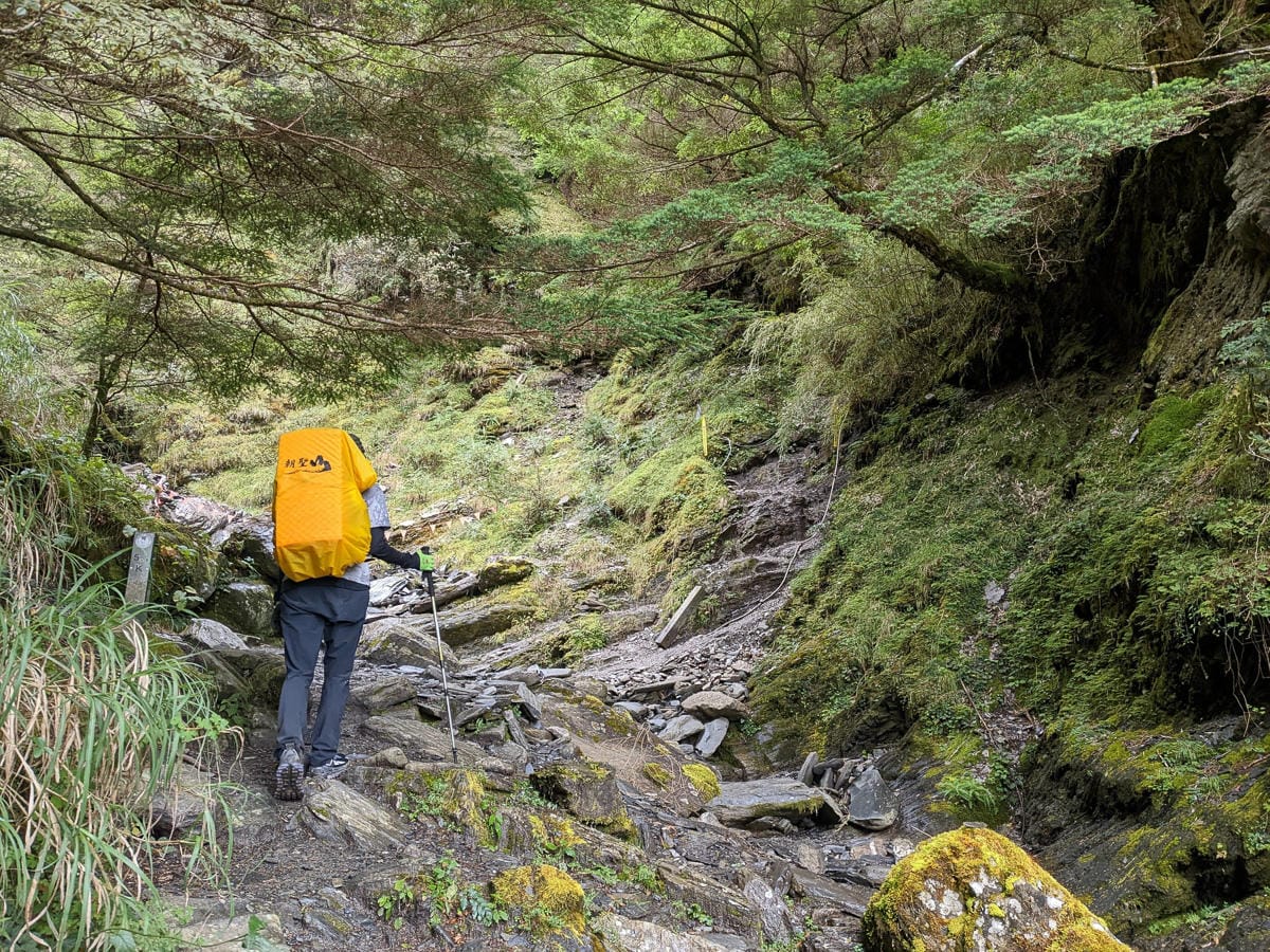 走進奇萊主北 奇萊稜線百岳黑色奇萊面紗不是蓋的