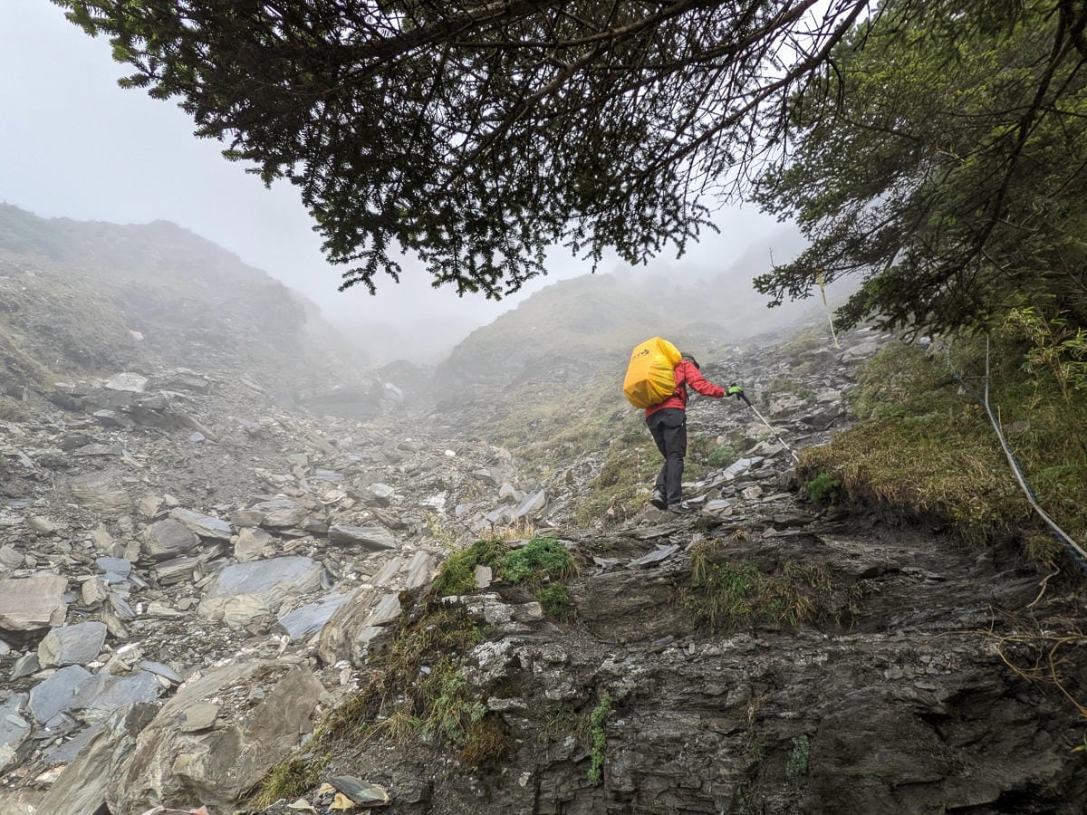 走進奇萊主北 奇萊稜線百岳黑色奇萊面紗不是蓋的
