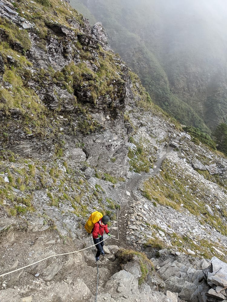 走進奇萊主北 奇萊稜線百岳黑色奇萊面紗不是蓋的