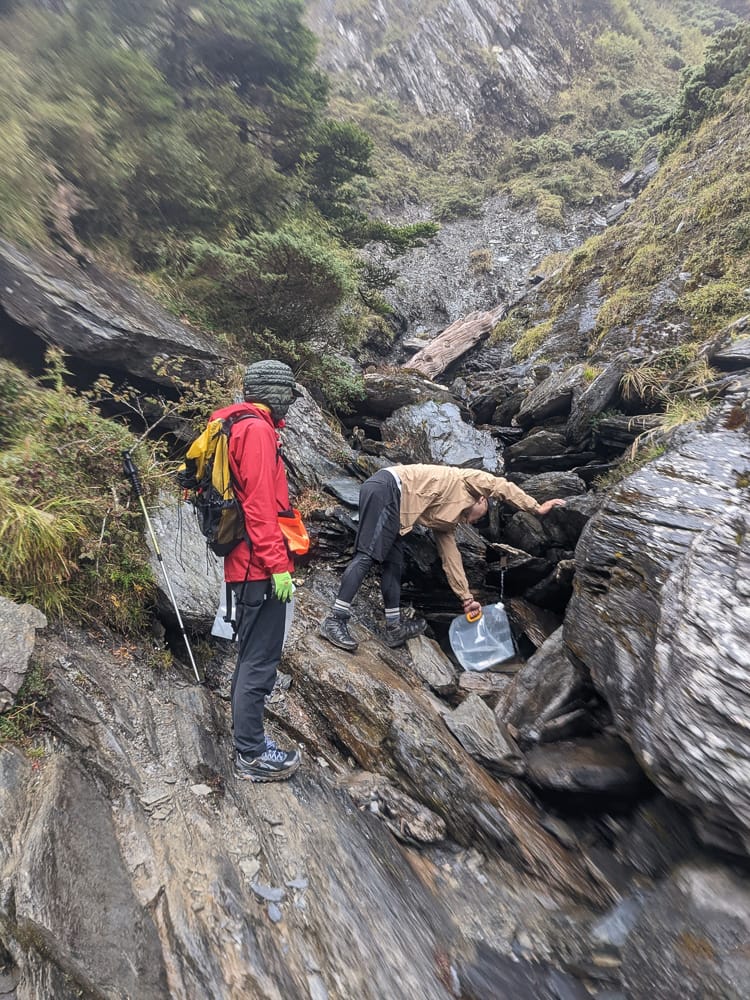 走進奇萊主北 奇萊稜線百岳黑色奇萊面紗不是蓋的