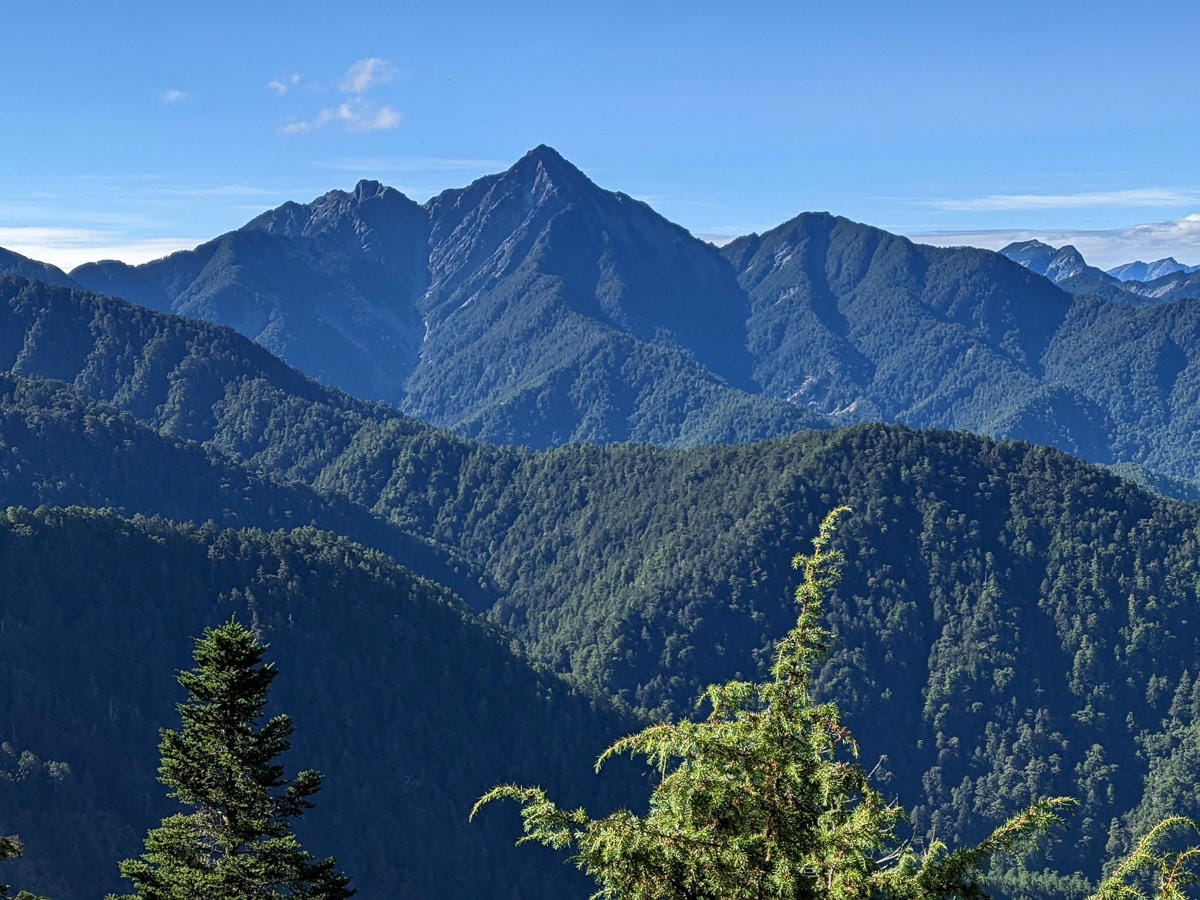 南湖大山難度行程記錄｜圈谷前的眼淚｜碎石坡