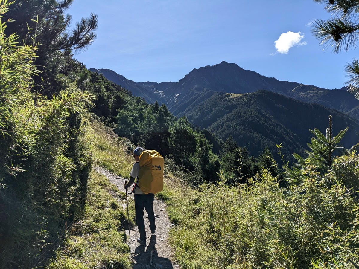 南湖大山難度行程記錄｜圈谷前的眼淚｜碎石坡