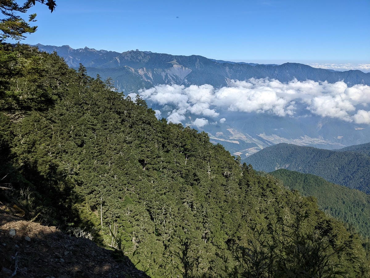 南湖大山難度行程記錄｜圈谷前的眼淚｜碎石坡