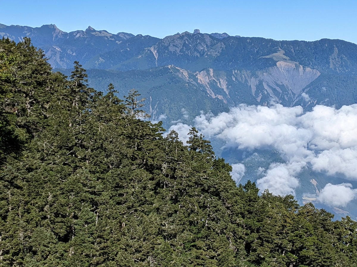 南湖大山難度行程記錄｜圈谷前的眼淚｜碎石坡