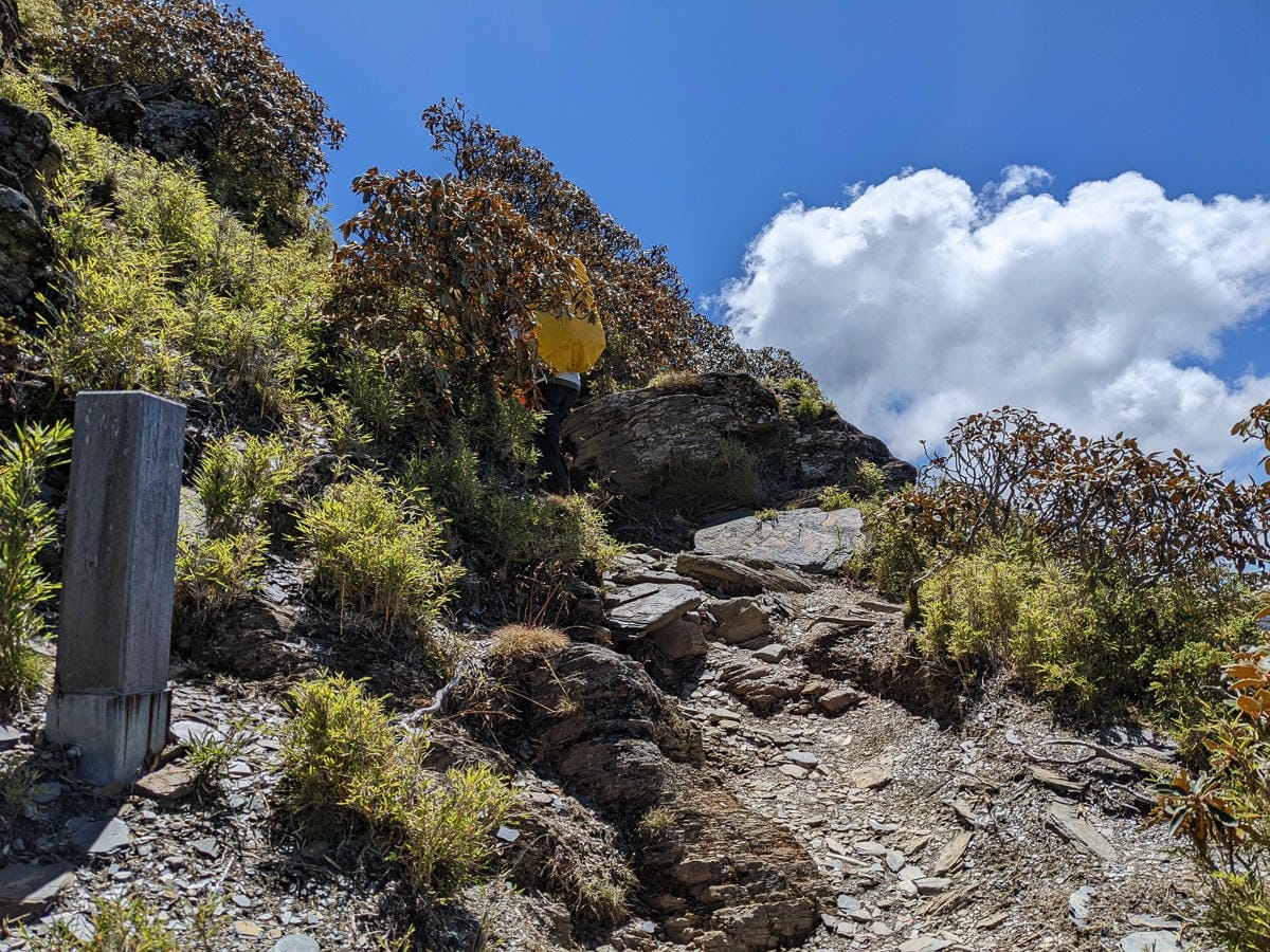 南湖大山難度行程記錄｜圈谷前的眼淚｜碎石坡