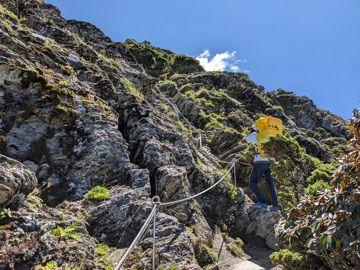 南湖大山難度行程記錄｜圈谷前的眼淚｜碎石坡