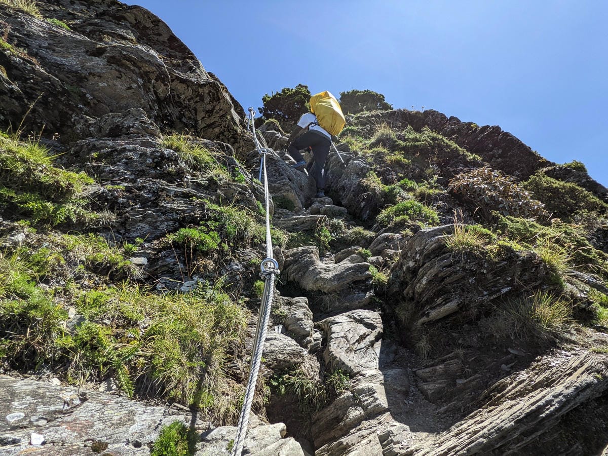 南湖大山難度行程記錄｜圈谷前的眼淚｜碎石坡