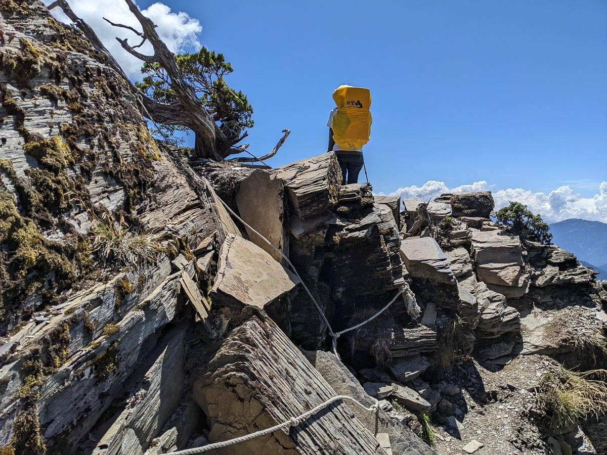 南湖大山難度行程記錄｜圈谷前的眼淚｜碎石坡