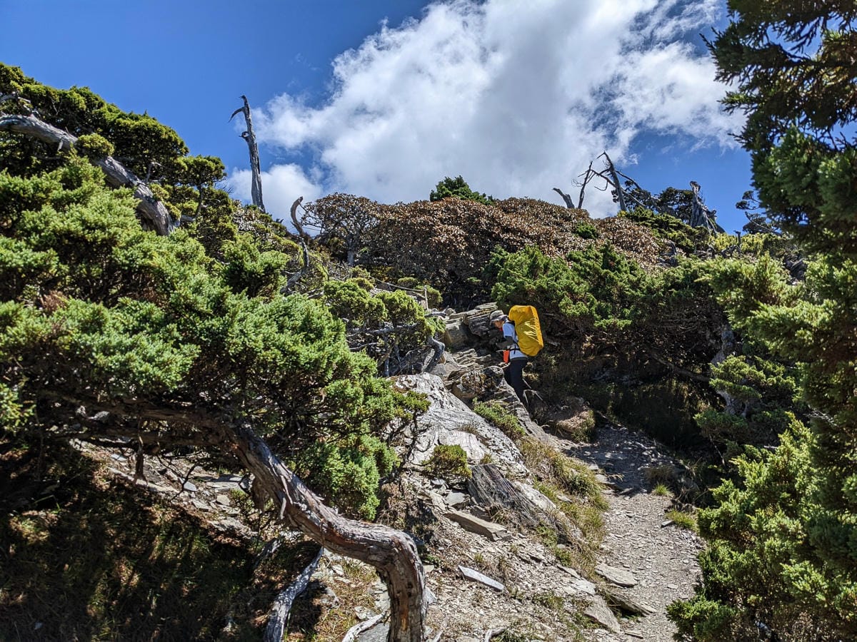 南湖大山難度行程記錄｜圈谷前的眼淚｜碎石坡