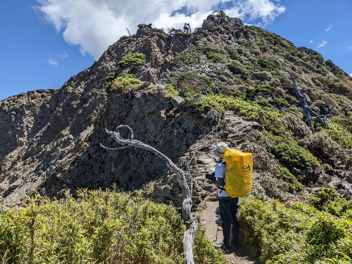 南湖大山難度行程記錄｜圈谷前的眼淚｜碎石坡